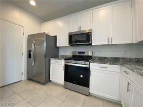 412 Desert Cadence St in Henderson, NV - Building Photo - Building Photo