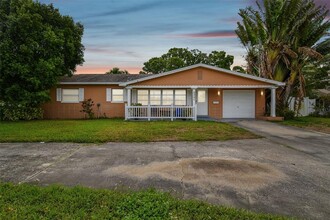 2331 64th St N in St. Petersburg, FL - Foto de edificio - Building Photo