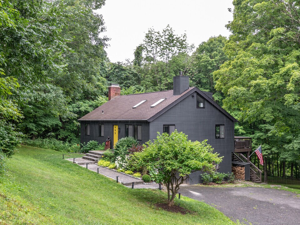 3 Burnett Rd in New Milford, CT - Building Photo