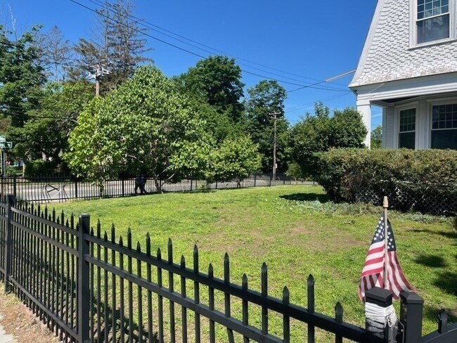 583 Watertown St in Newton, MA - Foto de edificio - Building Photo