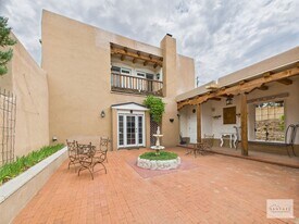663 Garcia St in Santa Fe, NM - Building Photo