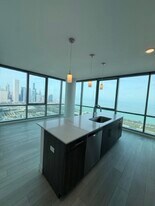 150 W Superior St, Unit 2738 in Chicago, IL - Building Photo