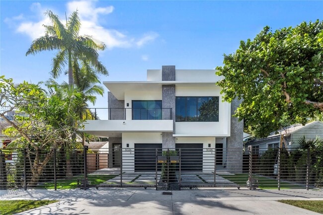 3026 Aviation Ave in Miami, FL - Building Photo - Building Photo