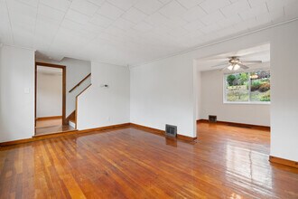 136 Lynnwood Dr in Pittsburgh, PA - Building Photo - Building Photo