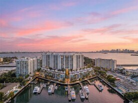 7914 Harbor Island Dr in North Bay Village, FL - Building Photo