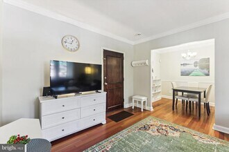 906 S Washington St in Alexandria, VA - Building Photo - Building Photo