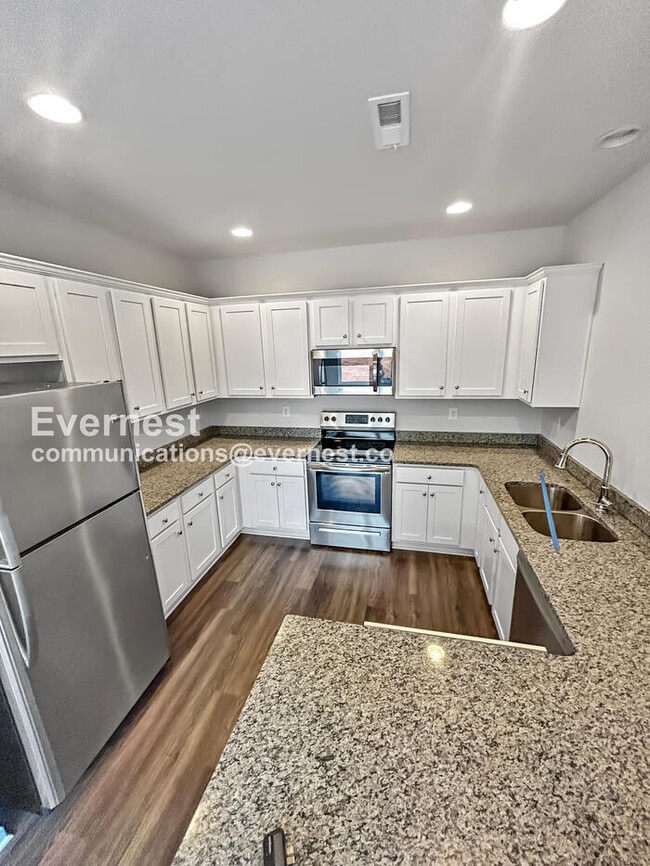 109 Big Bertha Dr in Statesville, NC - Building Photo - Building Photo