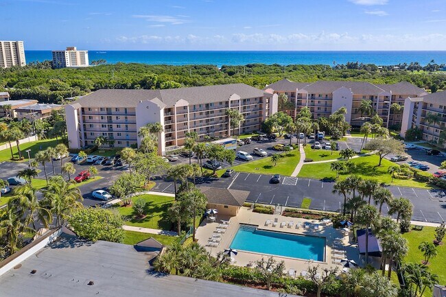 275 Palm Ave, Unit 201 in Jupiter, FL - Building Photo - Building Photo