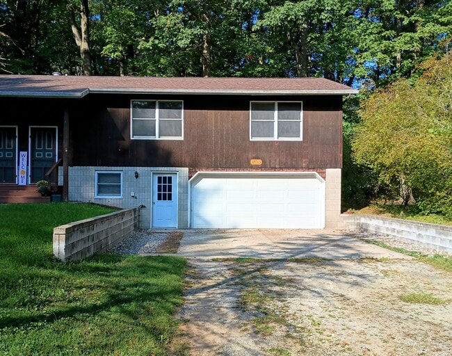 18069 Meyers Dr in Spring Lake, MI - Building Photo - Building Photo