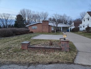 132 Corll St in Hubbard, OH - Building Photo - Building Photo