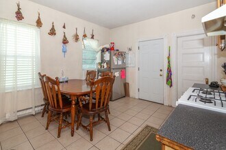 34 Darling St, Unit 2 in Boston, MA - Foto de edificio - Building Photo