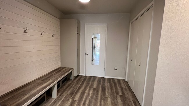 3565 Alamosa Dr in Anchorage, AK - Building Photo - Building Photo