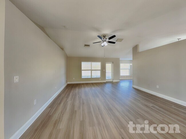 8606 Lisa Blvd in North Port, FL - Building Photo - Building Photo