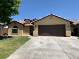 13514 Dromore Ct in Bakersfield, CA - Building Photo