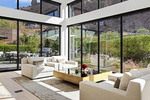 5841 N Echo Canyon Cir in Phoenix, AZ - Building Photo