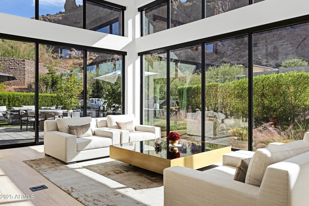 5841 N Echo Canyon Cir in Phoenix, AZ - Building Photo