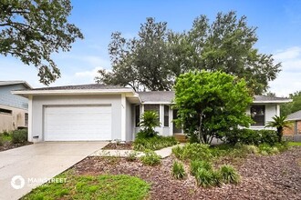 6419 Running Bear Dr in Lakeland, FL - Building Photo - Building Photo