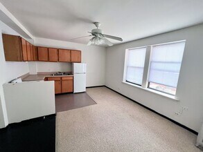 3933 N Clarendon Ave in Chicago, IL - Foto de edificio - Building Photo