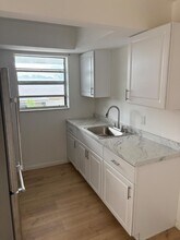 1406 Barton Rd in Lake Worth Beach, FL - Foto de edificio - Building Photo