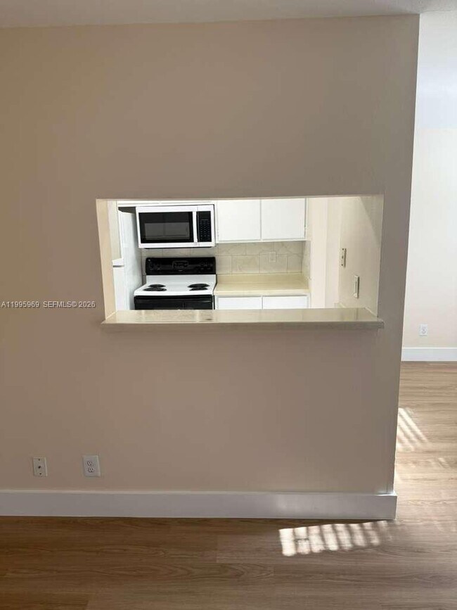 4085 NW 87th Ave in Sunrise, FL - Building Photo - Building Photo