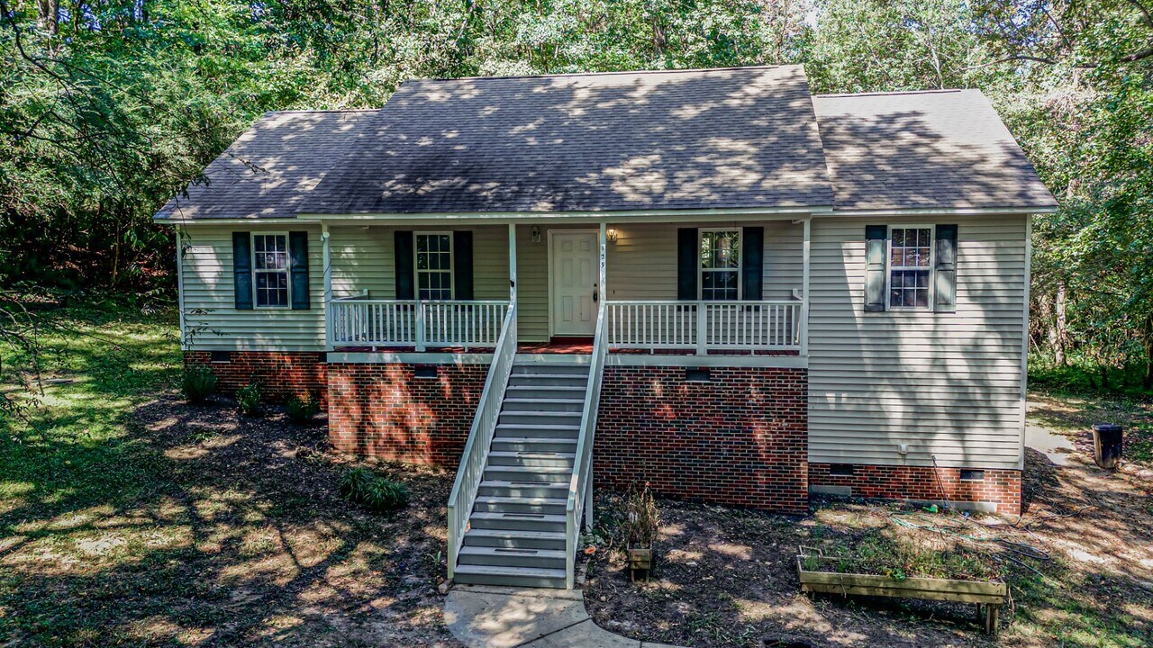 129 Nelson Ct in Clayton, NC - Building Photo