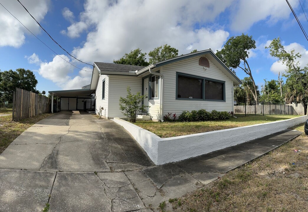 315 Pierce Ave in Daytona Beach, FL - Foto de edificio