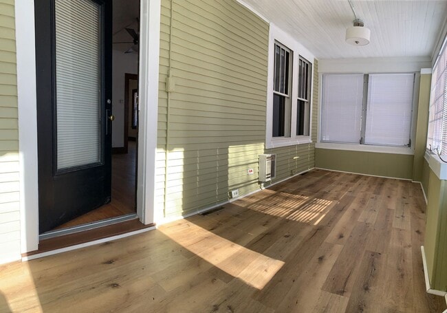 110 W Columbia Ave in Champaign, IL - Building Photo - Building Photo