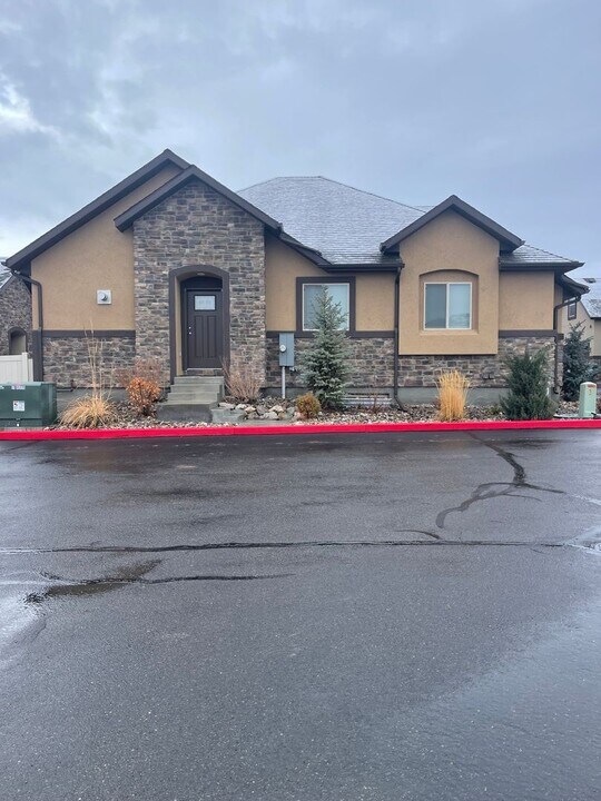 2434 Khoury Ln in Elko, NV - Building Photo