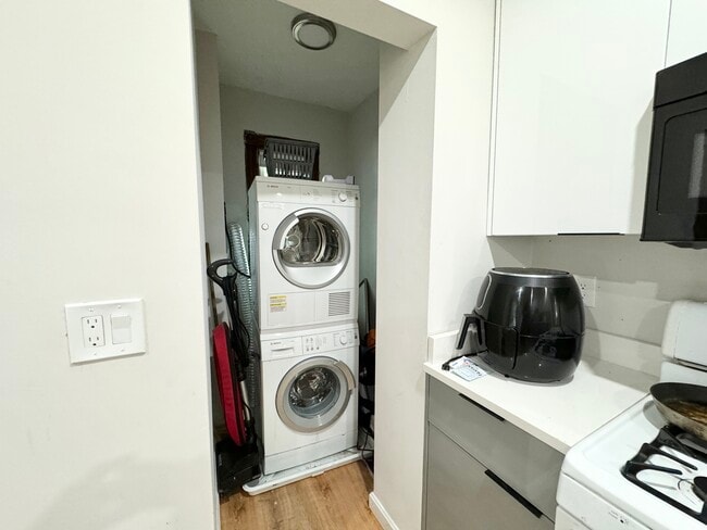 37 Sudan St, Unit 2
