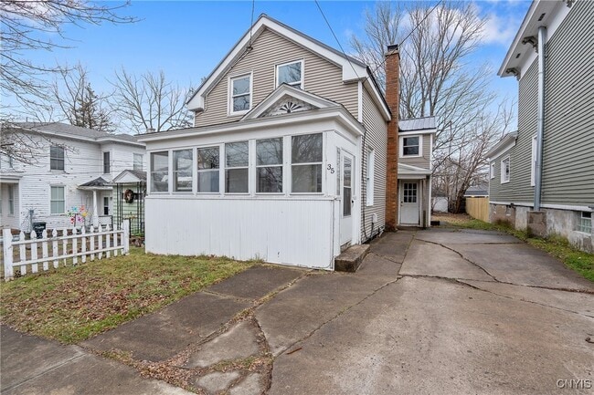 35 W 9th St in Oswego, NY - Foto de edificio - Building Photo
