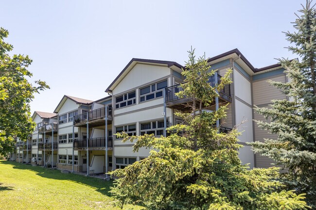 1780 Russell Rd in Ottawa, ON - Building Photo - Building Photo