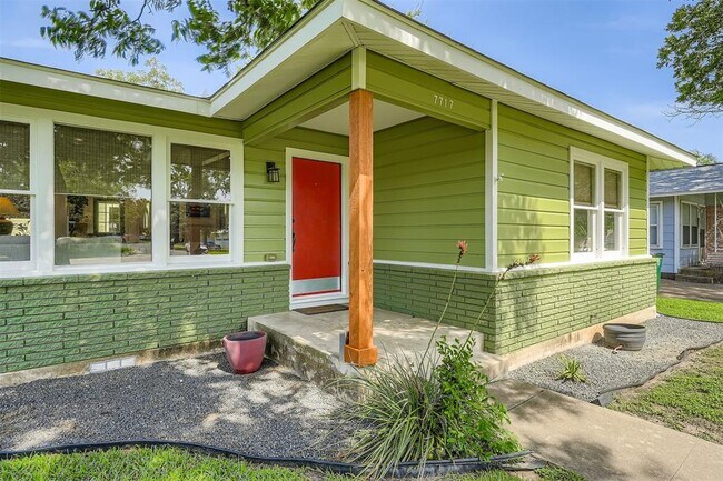 7717 Woodrow Ave in Austin, TX - Building Photo - Building Photo