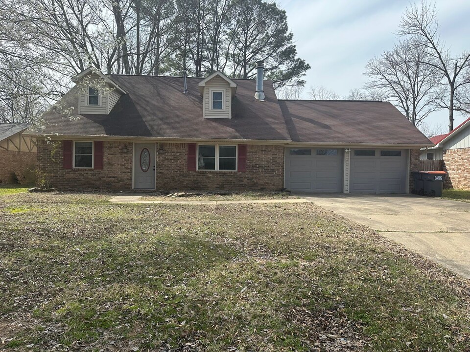 1509 N Knoxville Ave in Russellville, AR - Building Photo