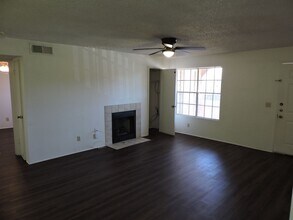415 LAKEPOINTE Dr in Altamonte Springs, FL - Building Photo - Building Photo