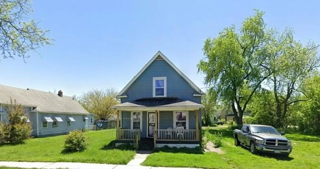 property at 1319 Grand Ave