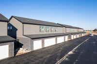 Windrush Townhomes in Bixby, OK - Foto de edificio - Building Photo