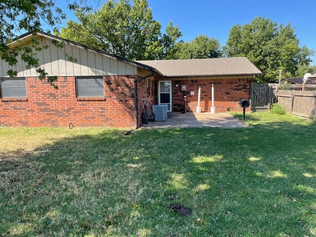 109 N Saddle Rd in Enid, OK - Building Photo - Building Photo