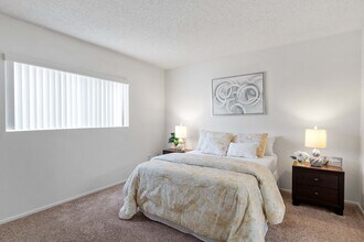 The Diplomat in North Hollywood, CA - Building Photo - Building Photo