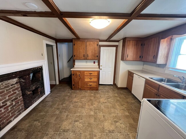 33 S Main St in Belchertown, MA - Building Photo - Building Photo