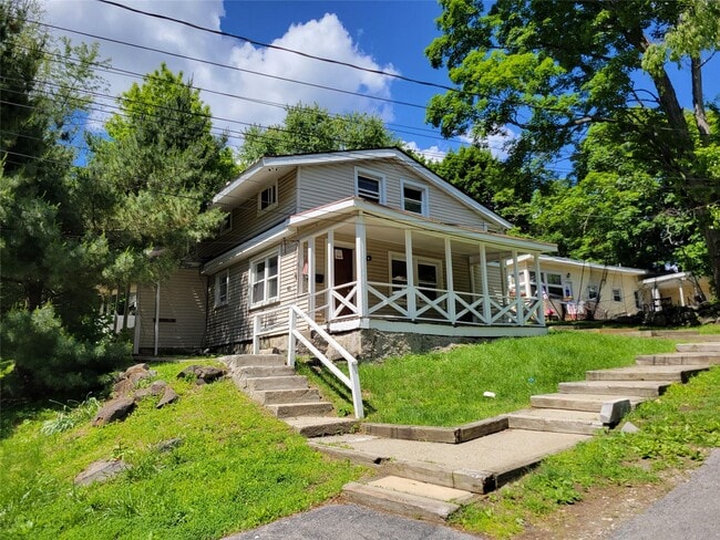 property at 10 Henning Dr