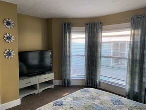 144 W Seneca St, Unit 144 West Seneca-upper in Oswego, NY - Building Photo - Building Photo