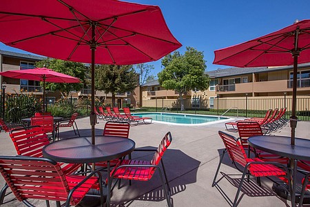 Carriage House in Fremont, CA - Foto de edificio