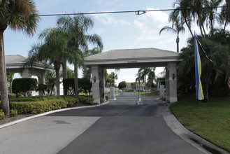 Buccaneer Estates in North Fort Myers, FL - Foto de edificio - Building Photo