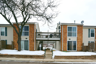 Huntington Club in Schaumburg, IL - Building Photo - Building Photo