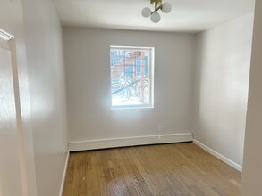 16 Delaware Ave, Unit Garden in Jersey City, NJ - Foto de edificio - Building Photo