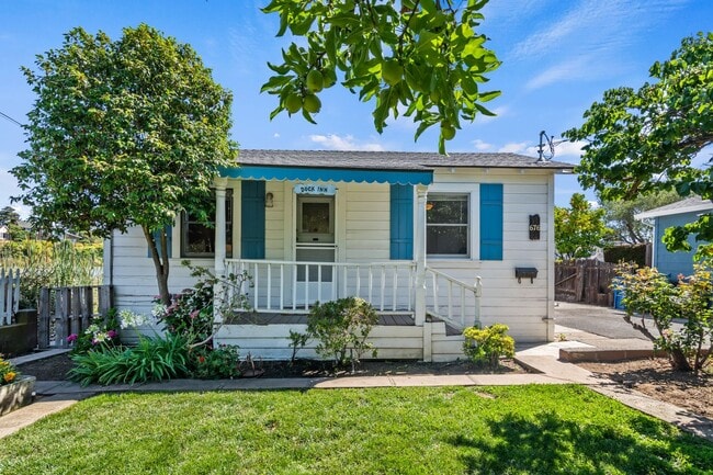 676 W I St in Benicia, CA - Building Photo - Building Photo