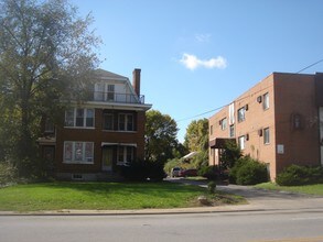 4541-4543 Glenway Ave in Cincinnati, OH - Foto de edificio - Building Photo