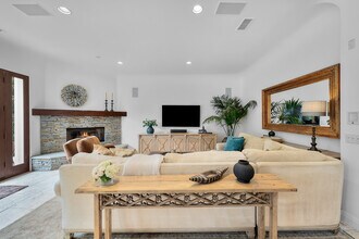 1901 John St in Manhattan Beach, CA - Building Photo - Building Photo