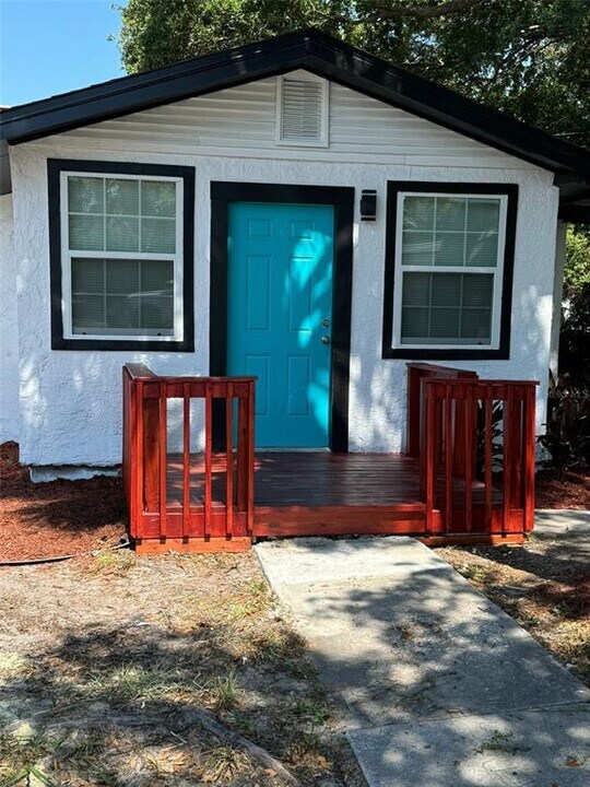 1047 N Madison Ave in Clearwater, FL - Building Photo