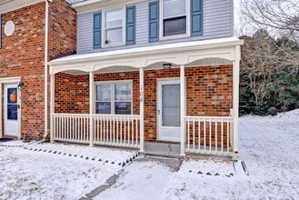 108 Shrewsbury Square in Yorktown, VA - Building Photo - Building Photo
